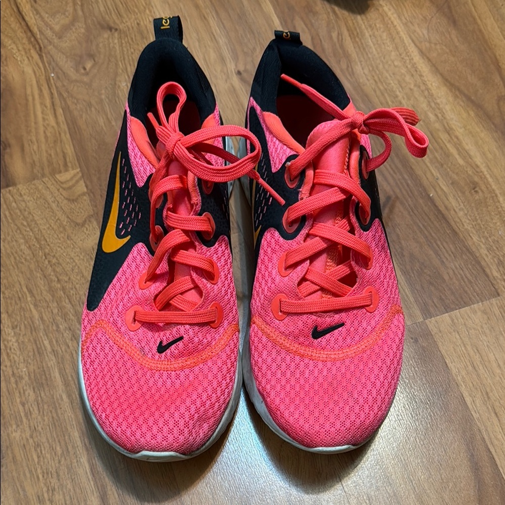 Nike legend react Pink and Black Athletic Shoes